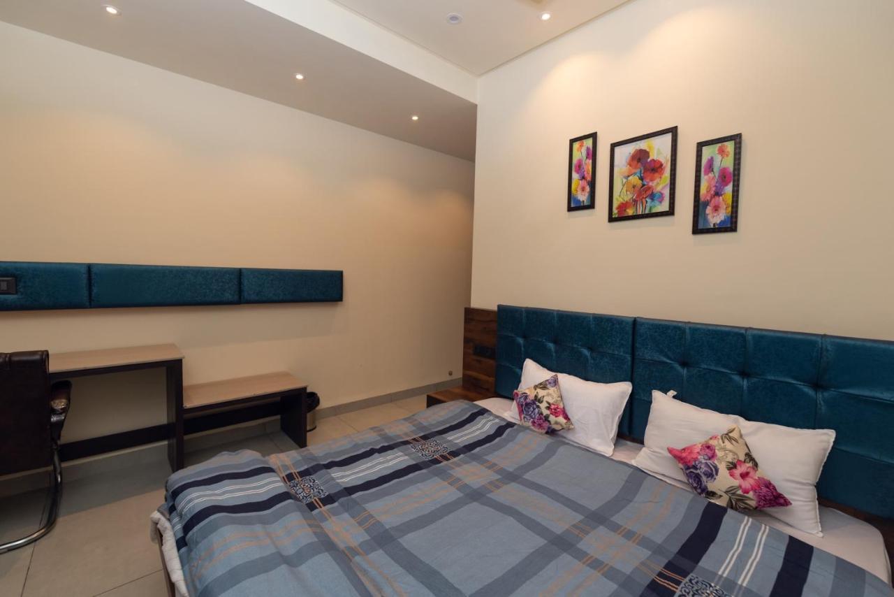 Hotel Luxuria Ludhiana Luaran gambar