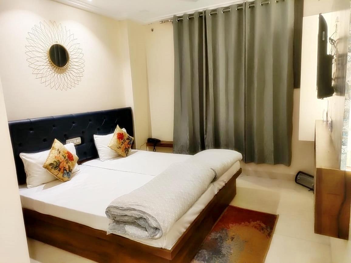 Hotel Luxuria Ludhiana Luaran gambar