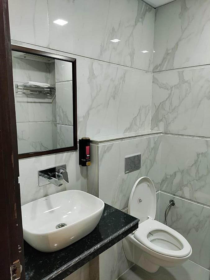 Hotel Luxuria Ludhiana Luaran gambar