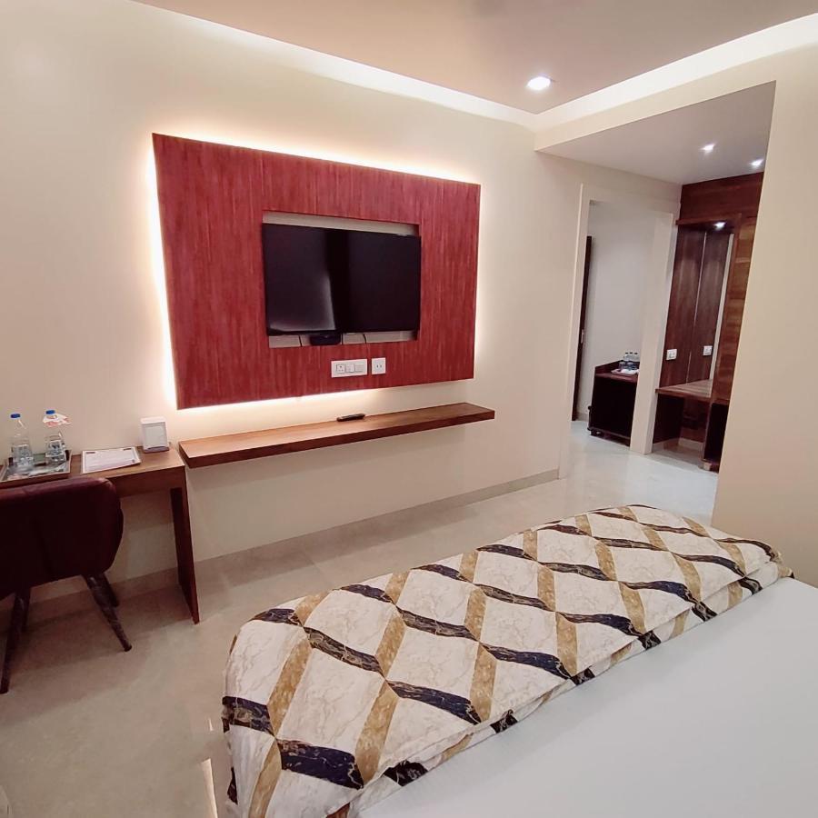 Hotel Luxuria Ludhiana Luaran gambar